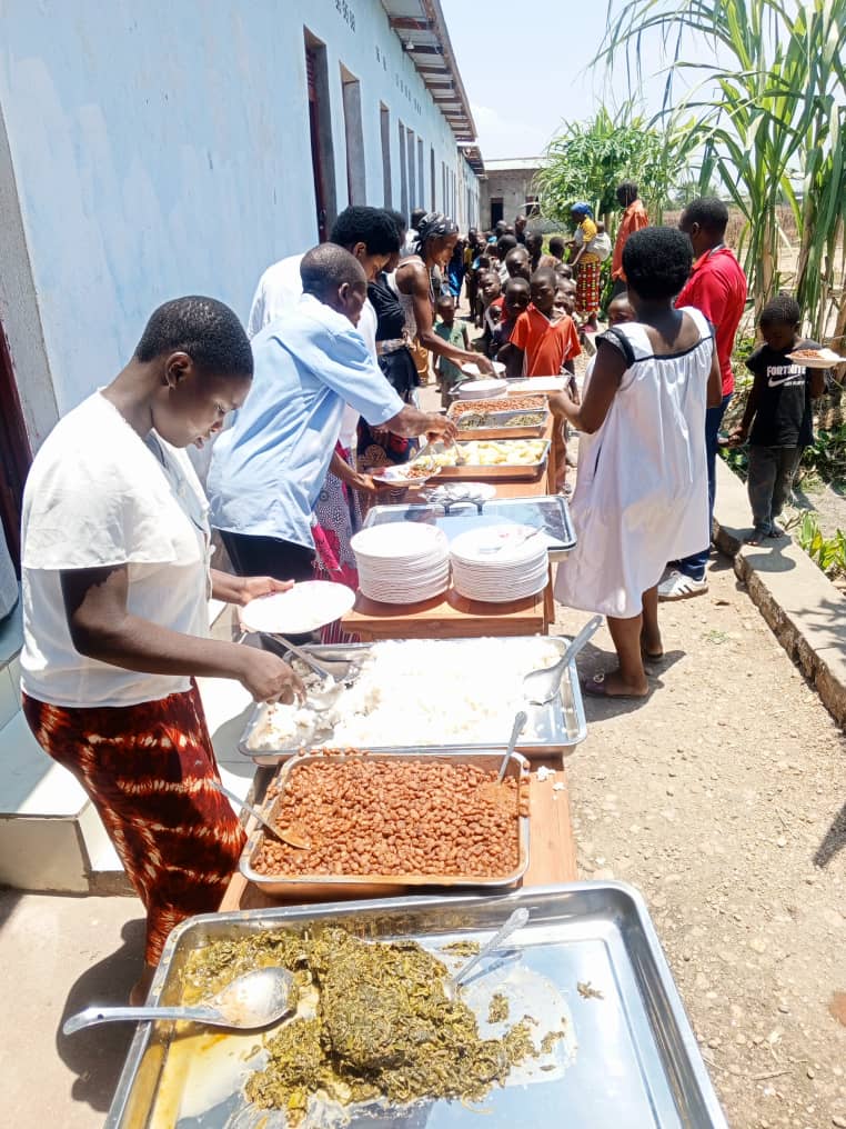 Food distribution to children during nutrition support program